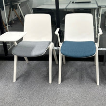 Load image into Gallery viewer, UniVersa R30 Stackable Chair - Mr Nanyang