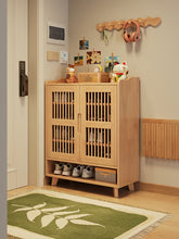 Load image into Gallery viewer, Ventilated shoe cabinet in natural wood, 80cm two-door model with open base shelf